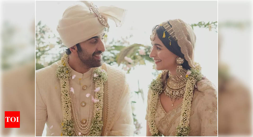 Ranbir Kapoor and Alia Bhatt: Ever seen a prouder groom, a happier bride? | Hindi Movie News
