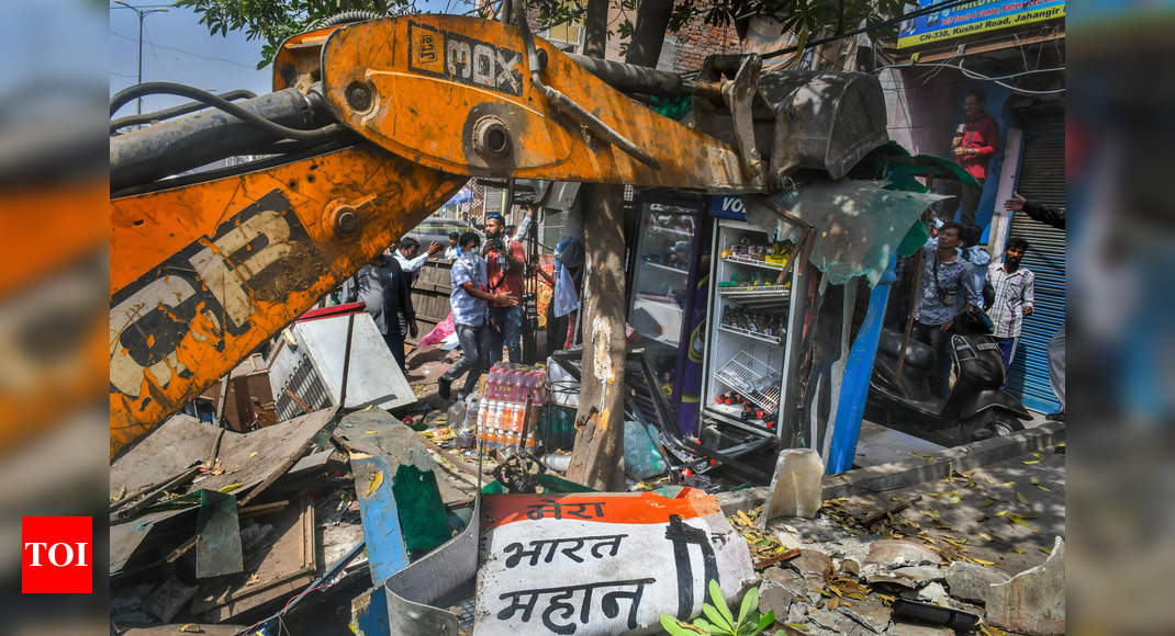 War of words between Rahul, BJP over ‘bulldozers of hate’