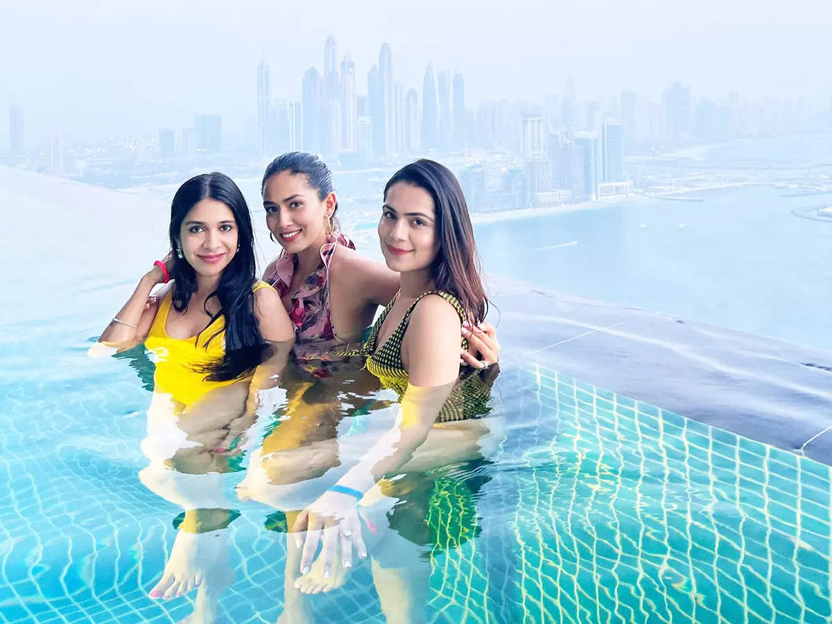From chilling in a pool to feasting on pizza, inside pictures from Mira Rajput's all-girls Dubai trip | Photogallery