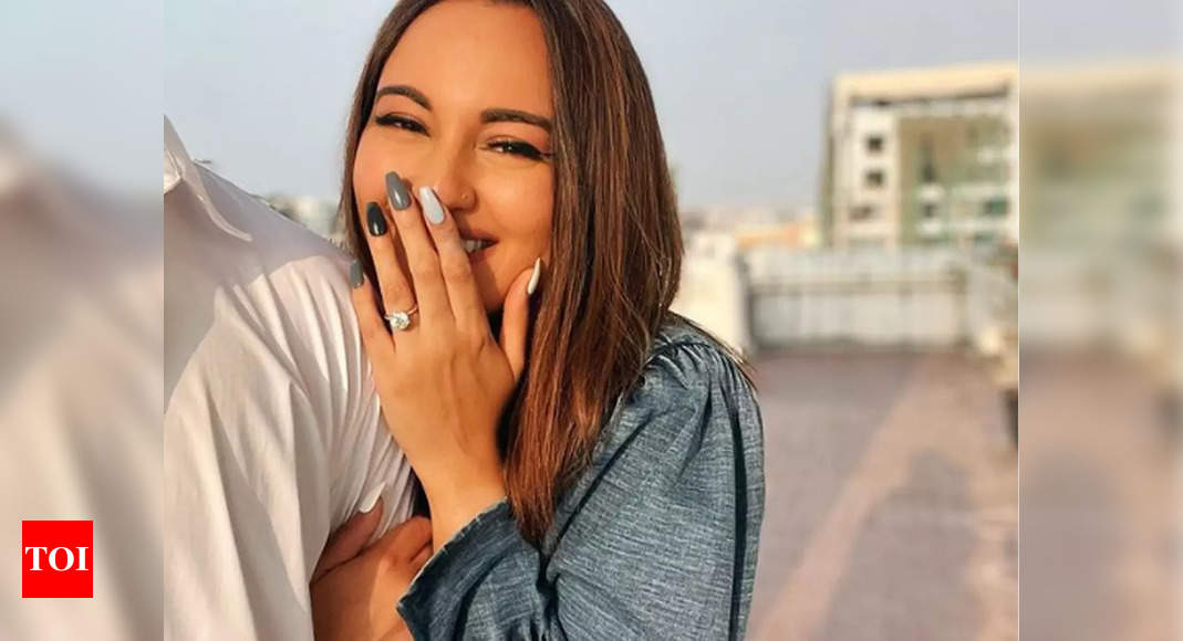Is Sonakshi Sinha engaged? Actress shows off engagement ring as she poses with her mystery man | Hindi Movie News